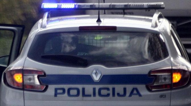 Krški policisti v sredo zasegli dva avtomobila