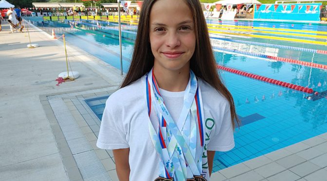 Ema Menoni državna prvakinja na 200m hrbtno in 400m mešano