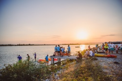 FOTO: Dan vodnih športov privabil na Brežiško jezero veslače in kajakaše iz celotne Slovenije