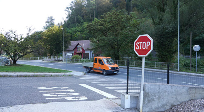 Podpisana pogodba za ureditev nevarnega dela ceste v Brestanici