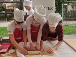 Kuhnapato - naši ajdovi štruklji s sirom in štruklji s cvrtjem in porom na mednarodnem kongresu o hrani