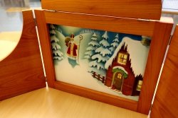 V brežiški knjižnici na ogled filatelistična razstava razglednic Miklavžev pozdrav