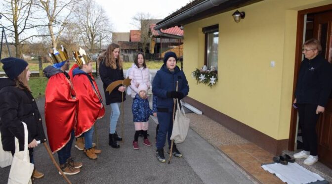 ​Foto in video: trikraljevsko otroško koledovanje na Vihrah