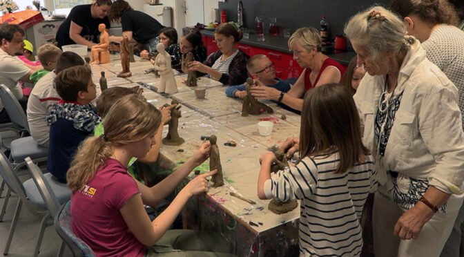 V Večgeneracijskem centru Krško pripravili delavnico modeliranja z glino