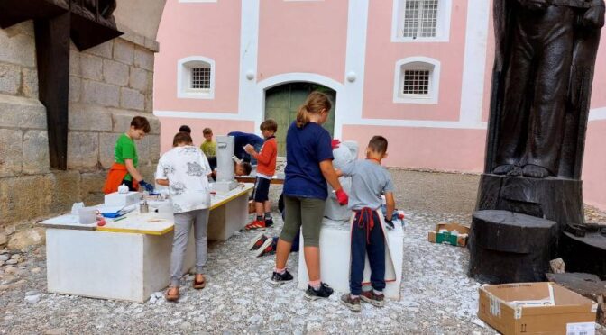 Celotedenska kiparska delavnica v Galeriji Božidar Jakac