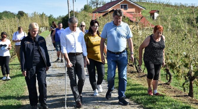 Župan z državnim sekretarjem in predsednikom Vlade RS obiskal kraje prizadete v neurju s točo