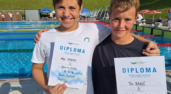 Celulozarja Nejc in Tin na Ravnah na stopničkah