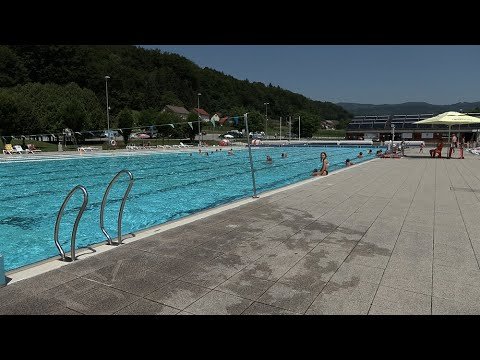 Kako so najtoplejši dan leta preživeli na bazenu v Brestanici?
