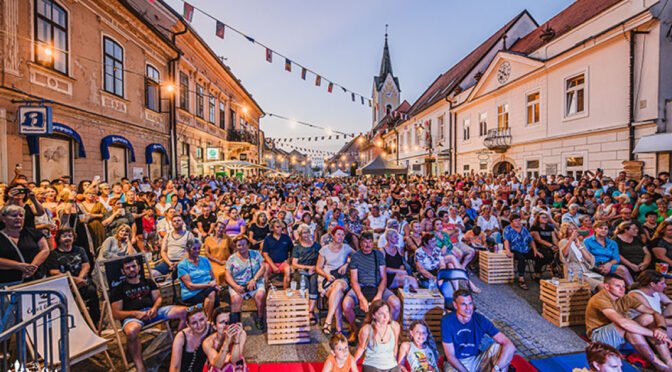 Mestna promenada številne zvabila na brežiške ulice