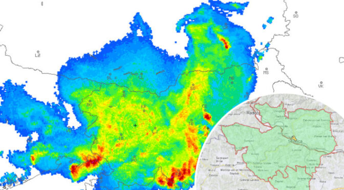 Po tropski noči jutranja nevihta, na Lisci zjutraj najmočnejši sunek 89 km/h