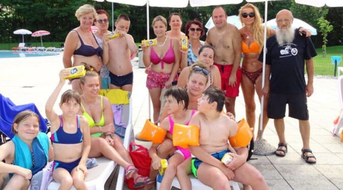 Sončki poletje preživljajo na bazenu v Brestanici