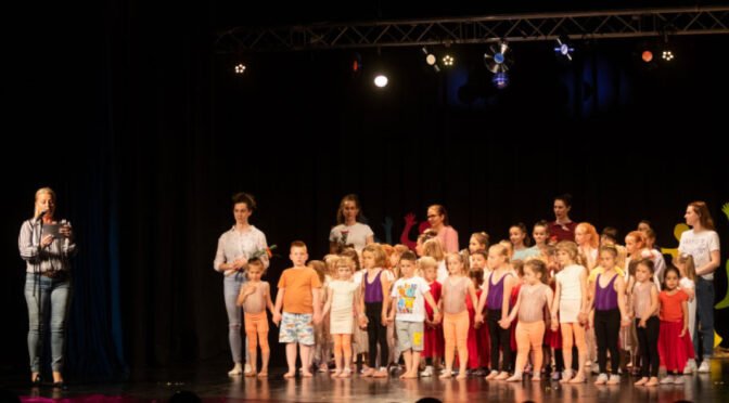 Zaključek plesnega leta s produkcijo Za devetimi gorami