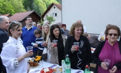 Zdravica, kot jo pojejo domači.