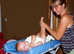 Zgodnja obravnava otroka je najboljša pri  dojenčku, ne pa, ko je star že pet let in več, pravijo strokovnjaki.  Slika je ilustrativna. (Foto: L. M.)