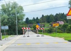 Zaprt most ne ustavi vseh ... (Foto: A. P.; PKD)