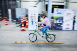 Kolesarski izpit je pomemben del pri samostojni udelebi s kolesom v prometu. (Foto: STA)