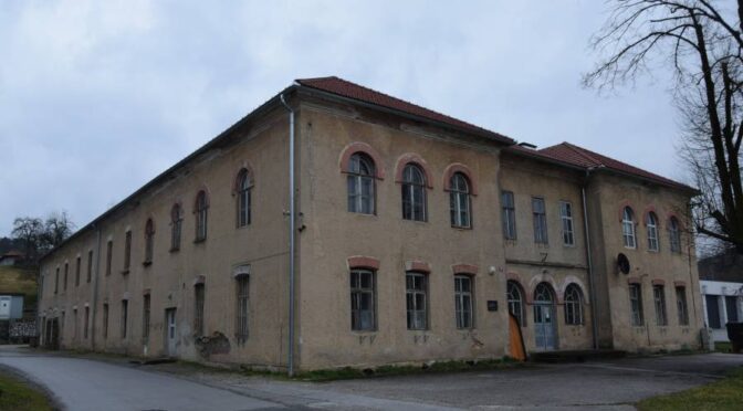 Krmeljsko graščino bodo rešili propadanja