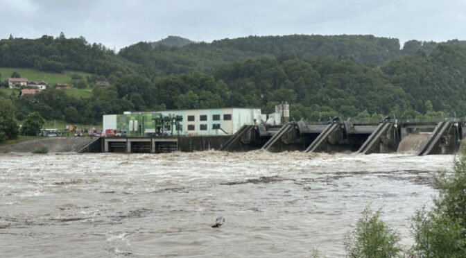 Kaj nas čaka v naslednjih urah? Novinarska na ARSO: