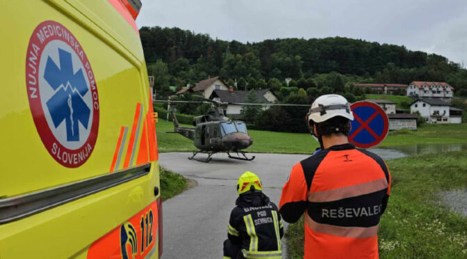 Huda nesreča pri izvajanju montažerskih del, 34-letnika odpeljal helikopter