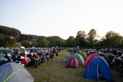 FOTO: Motoristično srečanje in kampiranje z večernimi koncerti