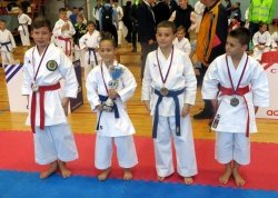 Luka Cicvarić in Maja Lakner mladinska državna prvaka v karateju, Gaja in Gašper Štern podprvaka