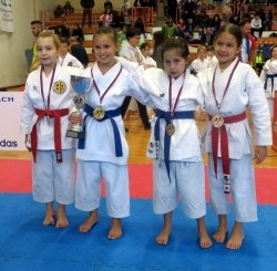 Luka Cicvarić in Maja Lakner mladinska državna prvaka v karateju, Gaja in Gašper Štern podprvaka