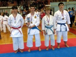 Luka Cicvarić in Maja Lakner mladinska državna prvaka v karateju, Gaja in Gašper Štern podprvaka