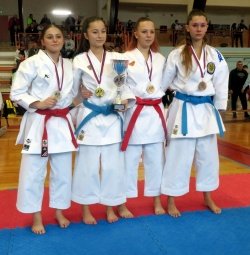 Luka Cicvarić in Maja Lakner mladinska državna prvaka v karateju, Gaja in Gašper Štern podprvaka