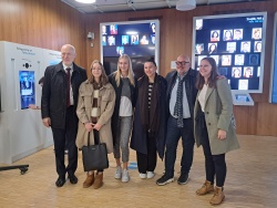 Dijakinje SIC Brežice na Dialogu mladih o umetni inteligenci