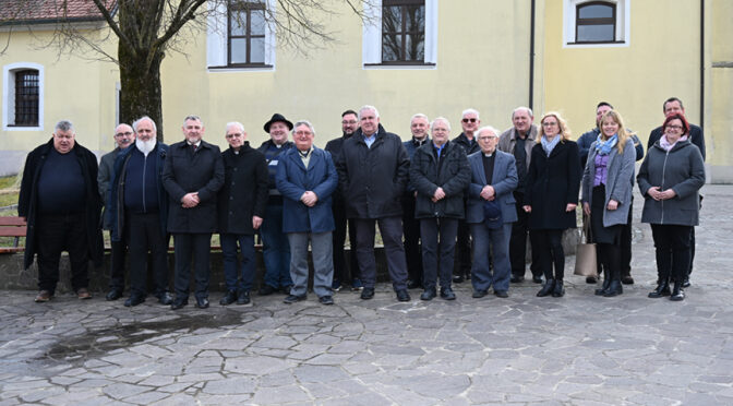 Ob tradicionalnem srečanju z duhovniki v Sevnici izpostavili pomembne skupne teme