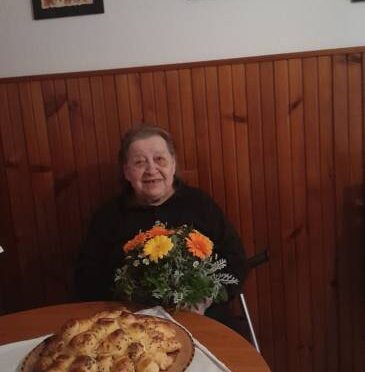 Karolina Petan praznovala 90 let