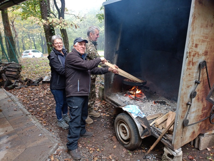 FOTO: Tradicionalno strelsko tekmovanje in kostanjev piknik