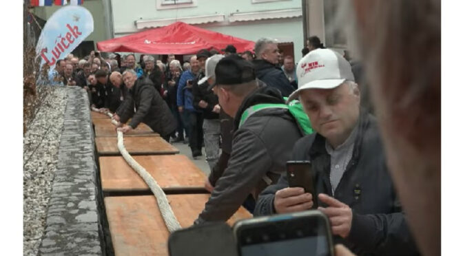 Salamijada tradicionalno za gospode, za dame letos gurmanska večerja