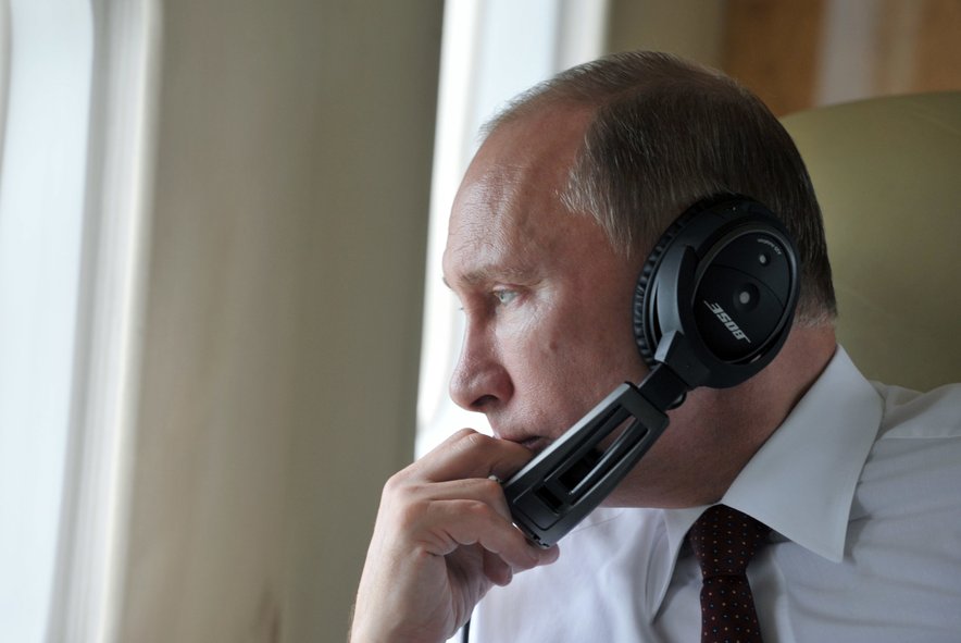 Putin v helikopterju