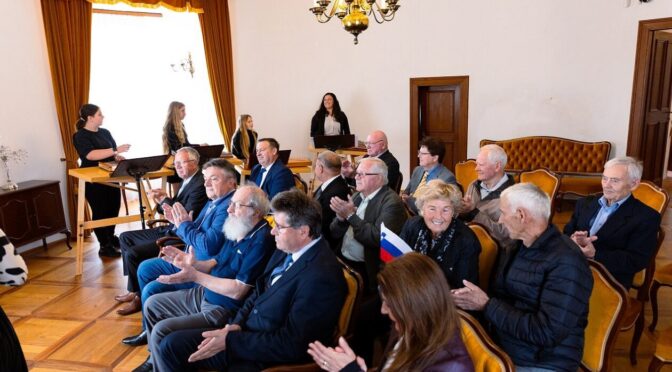 Spominsko srečanje predstavnikov prve demokratične oblasti v občini Brežice ob 35. obletnici volitev