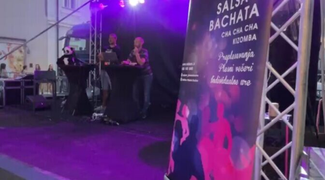 💃🏼🕺🏼 Plesno nedeljo Mestne promenade zaključujemo z ritmi salse in bachate 😍