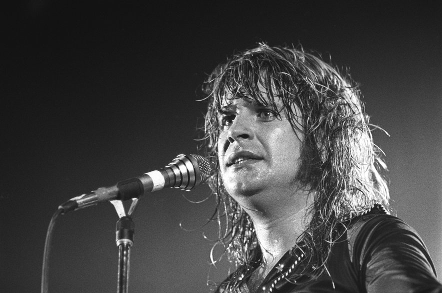 Ozzy Osbourne je bil v mlajših letih znan tudi po ekscesih.