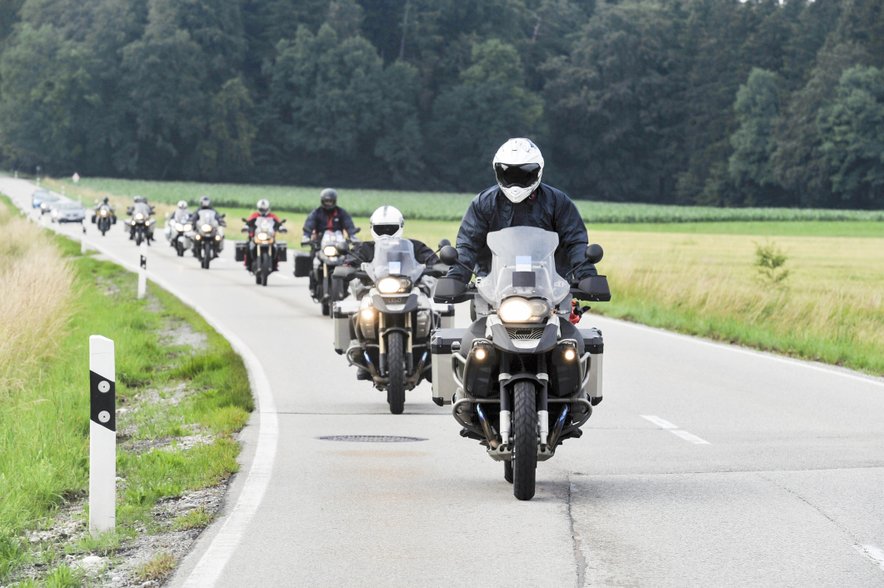 Statistika kaže, da so kar polovico vseh prometnih nesreč z udeležbo motoristov v letošnjem letu povzročili motoristi sami.