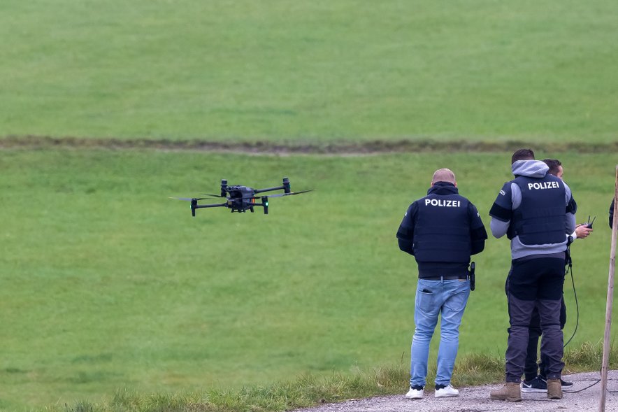 Avstrijski policisti so v Železno Kaplo poslali tudi drone