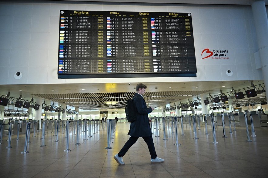 Bruseljsko letališče je odpovedalo vse odhodne lete