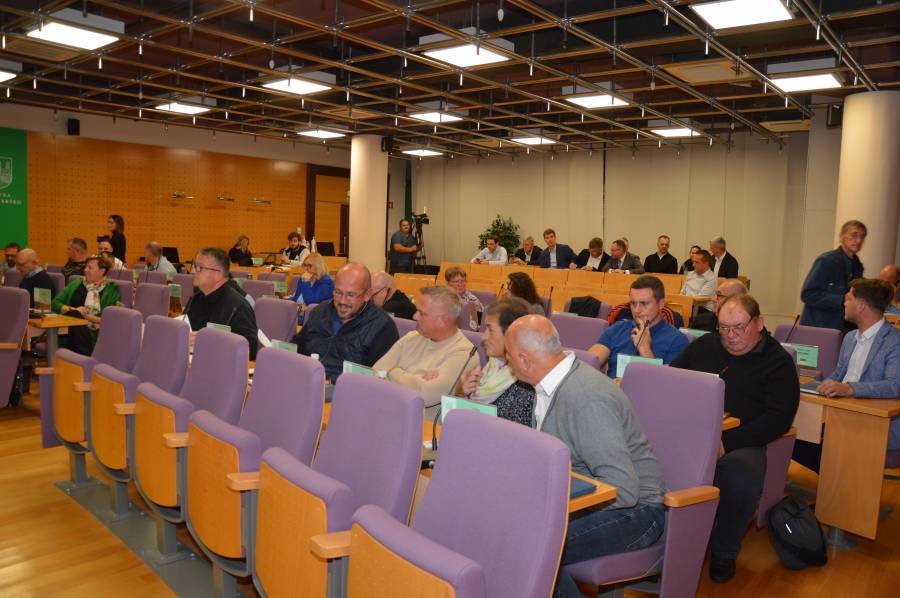 4. izredna seja obcinskega sveta krsko (7)