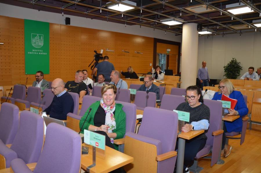 4. izredna seja obcinskega sveta krsko (9)