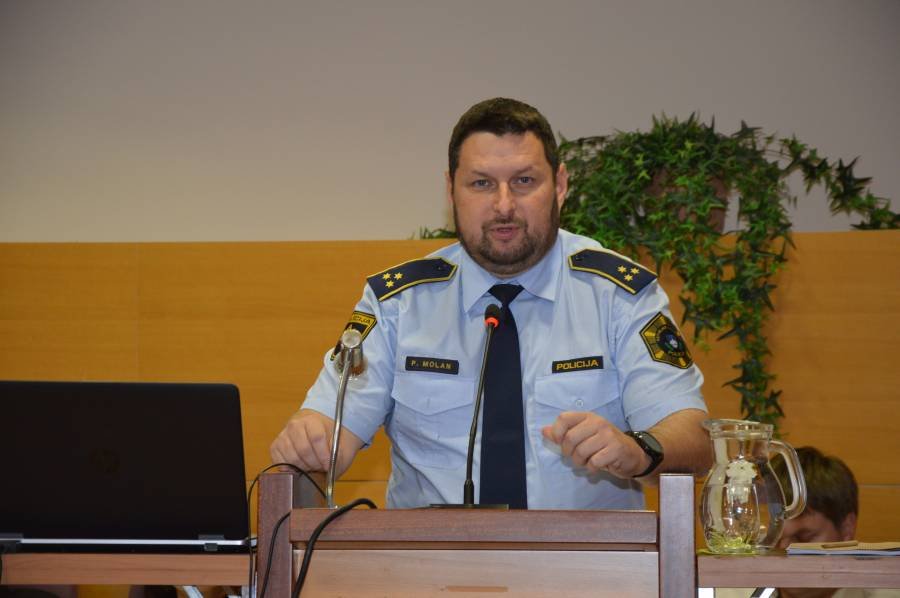 4. izredna seja obcinskega sveta krsko (18)