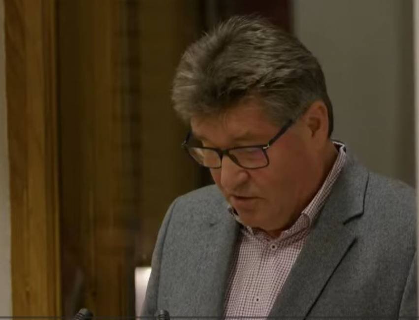 Molan na izredni seji v NM