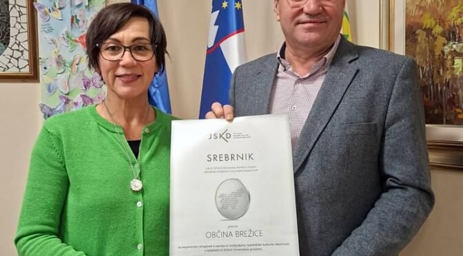 [PRIZNANJE] 𝐉𝐒𝐊𝐃 𝐨𝐛 𝟐𝟓-𝐥𝐞𝐭𝐧𝐢𝐜𝐢 𝐝𝐞𝐥𝐨𝐯𝐚𝐧𝐣𝐚 𝐩𝐨𝐝𝐞𝐥𝐢𝐥 𝐩𝐫𝐢𝐳𝐧𝐚𝐧𝐣𝐞 𝐎𝐛č𝐢𝐧𝐢 𝐁𝐫𝐞ž𝐢𝐜𝐞