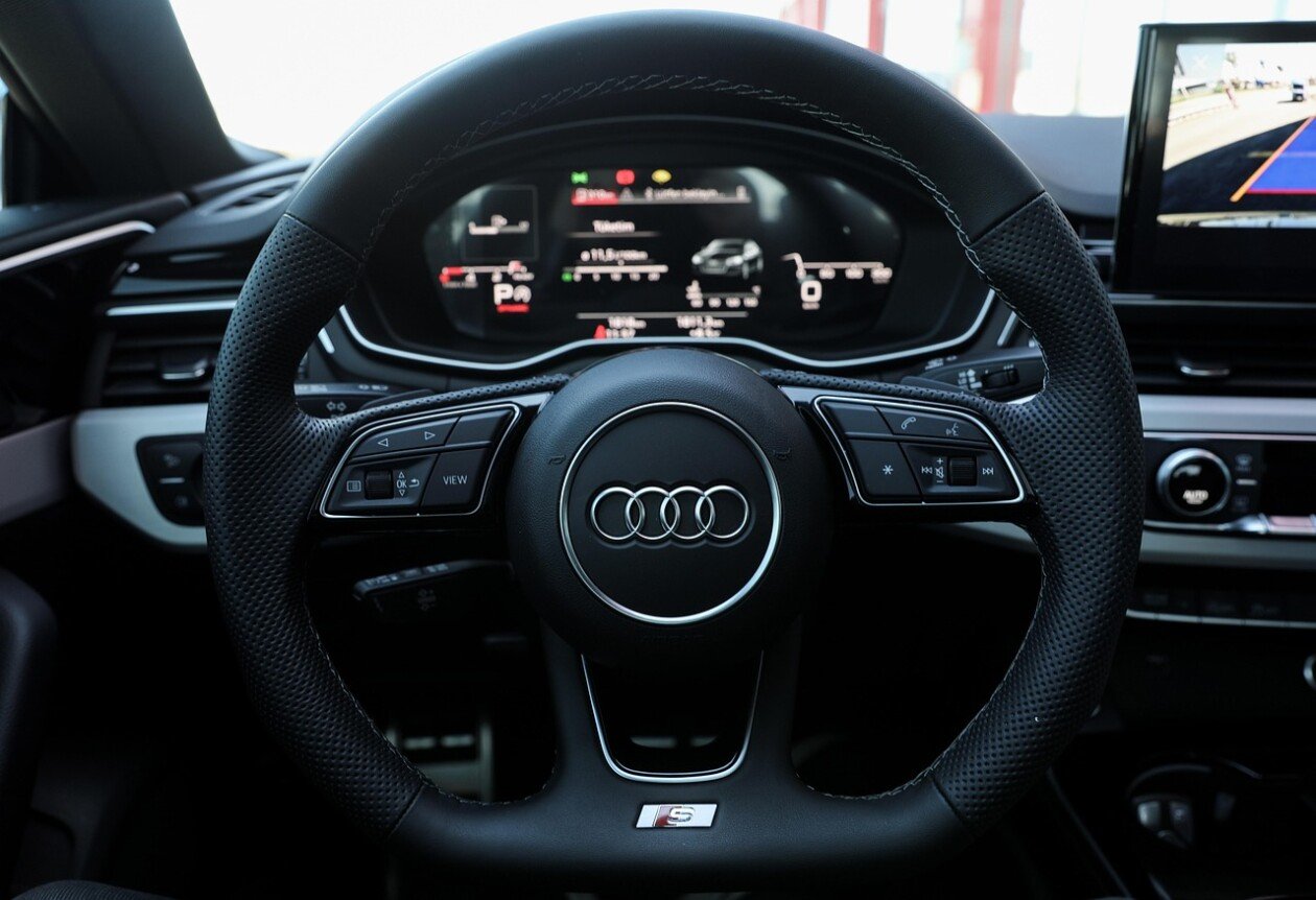 Ob 5. uri zjutraj policija v Brežicah zasegla Audi A6 | Radio Brežice Eu