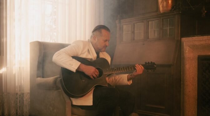 Miki Vlahovič ob 30. obletnici poroke predstavlja novo verzijo pesmi ALI BOŠ ŠE VERJELA