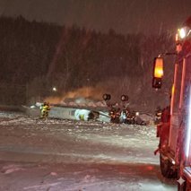 Razbitine v snegu: zasebno letalo strmoglavilo med vzletom