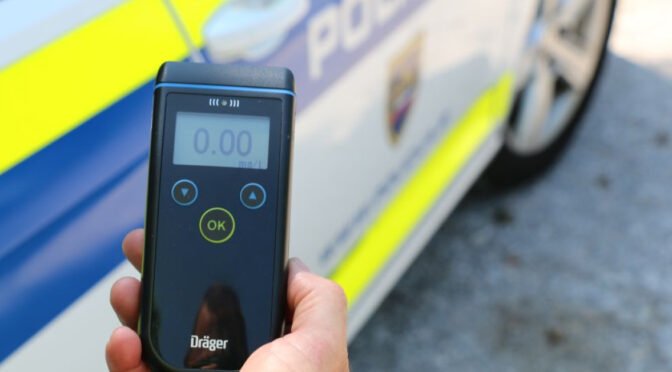 Voznik Citroena C4 bo drago plačal: pobeg pred policisti, 2,1 promila