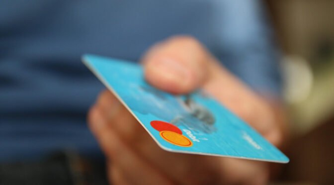 Facebook reklama ga je prepričala: ko je odprl paket, ga je skoraj kap